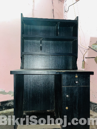 পড়ার টেবিল